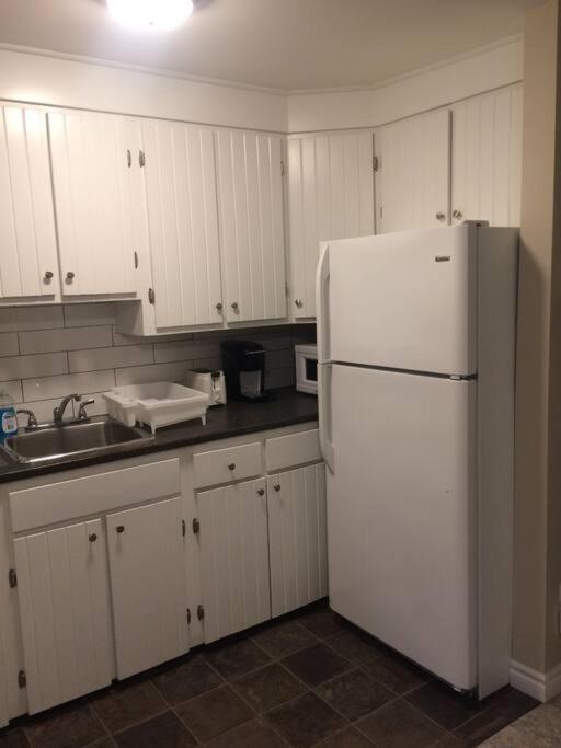 Bauer Terrace - Cozy 1 Bedroom Beside The Citadel Apartment *
