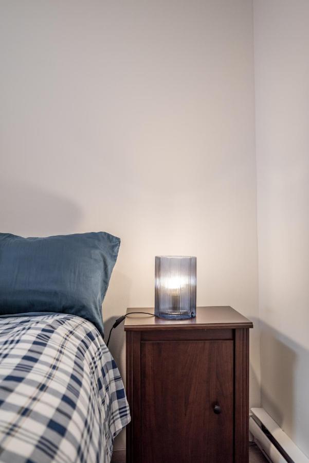 Spacious Newly Renovated 1 Bedroom Apartment *
