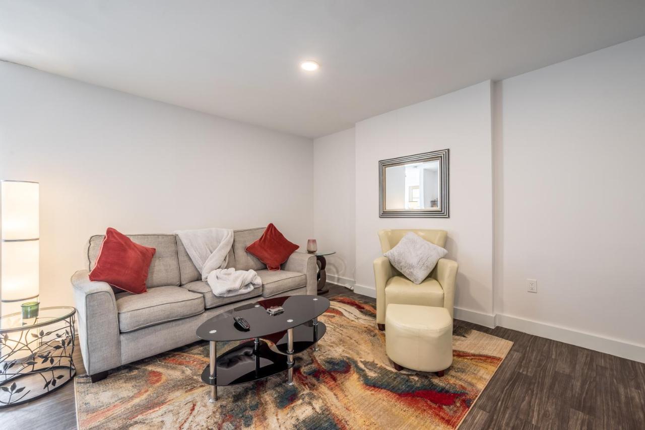 Modern Contemporary 2 Bedroom *
