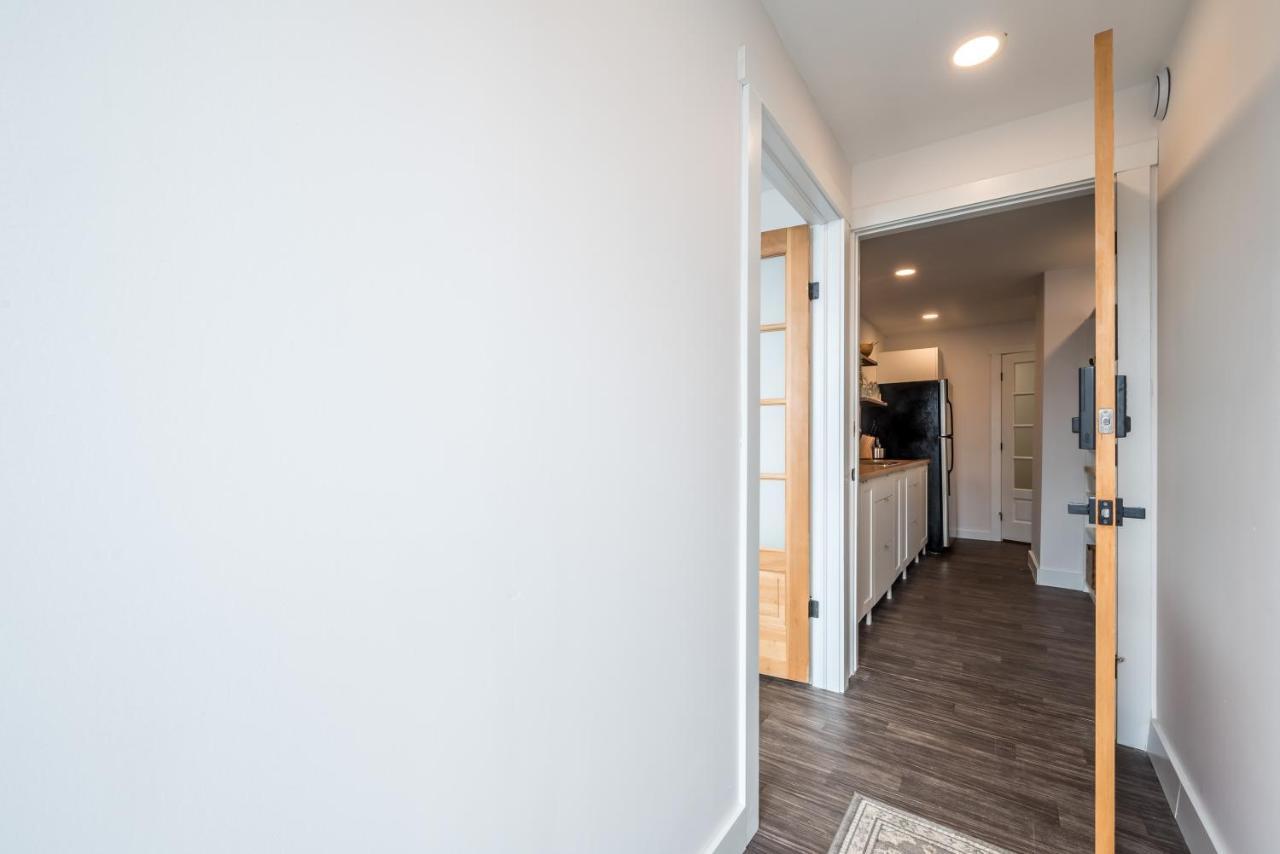 Cozy Fully-equipped 2 Bedroom Apartment *