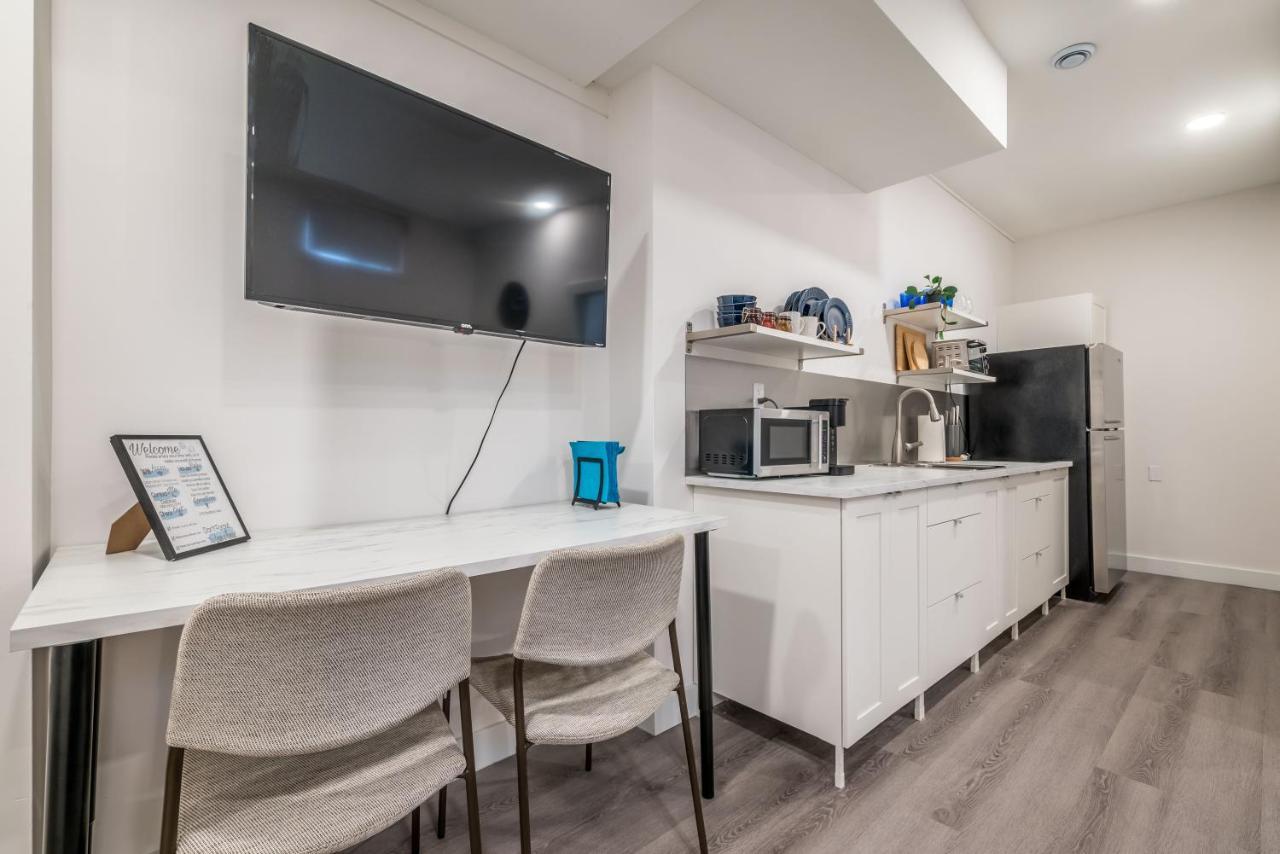 Spacious Newly Renovated 1 Bedroom *