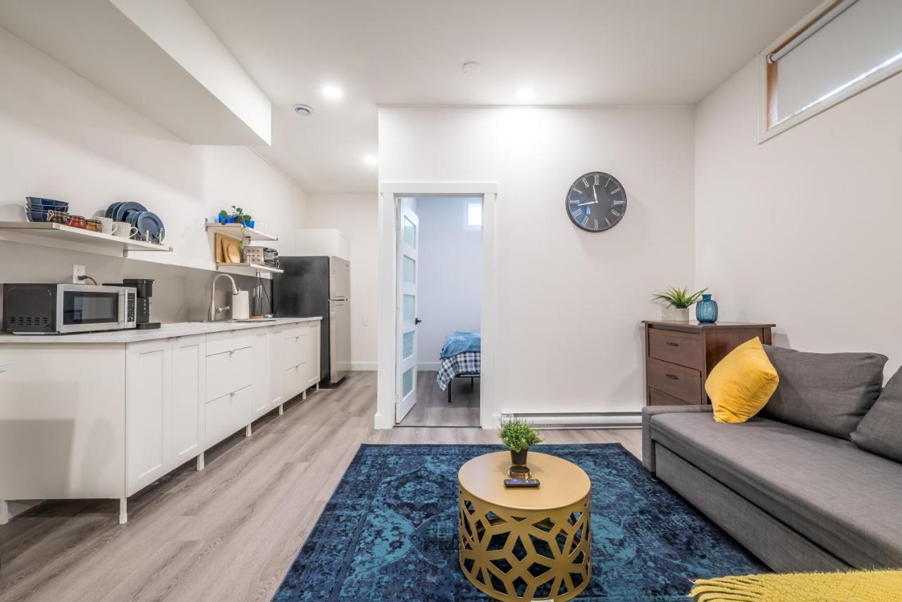 Spacious Newly Renovated 1 Bedroom Apartment *