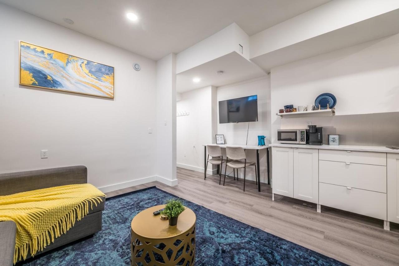 Spacious Newly Renovated 1 Bedroom Apartment *