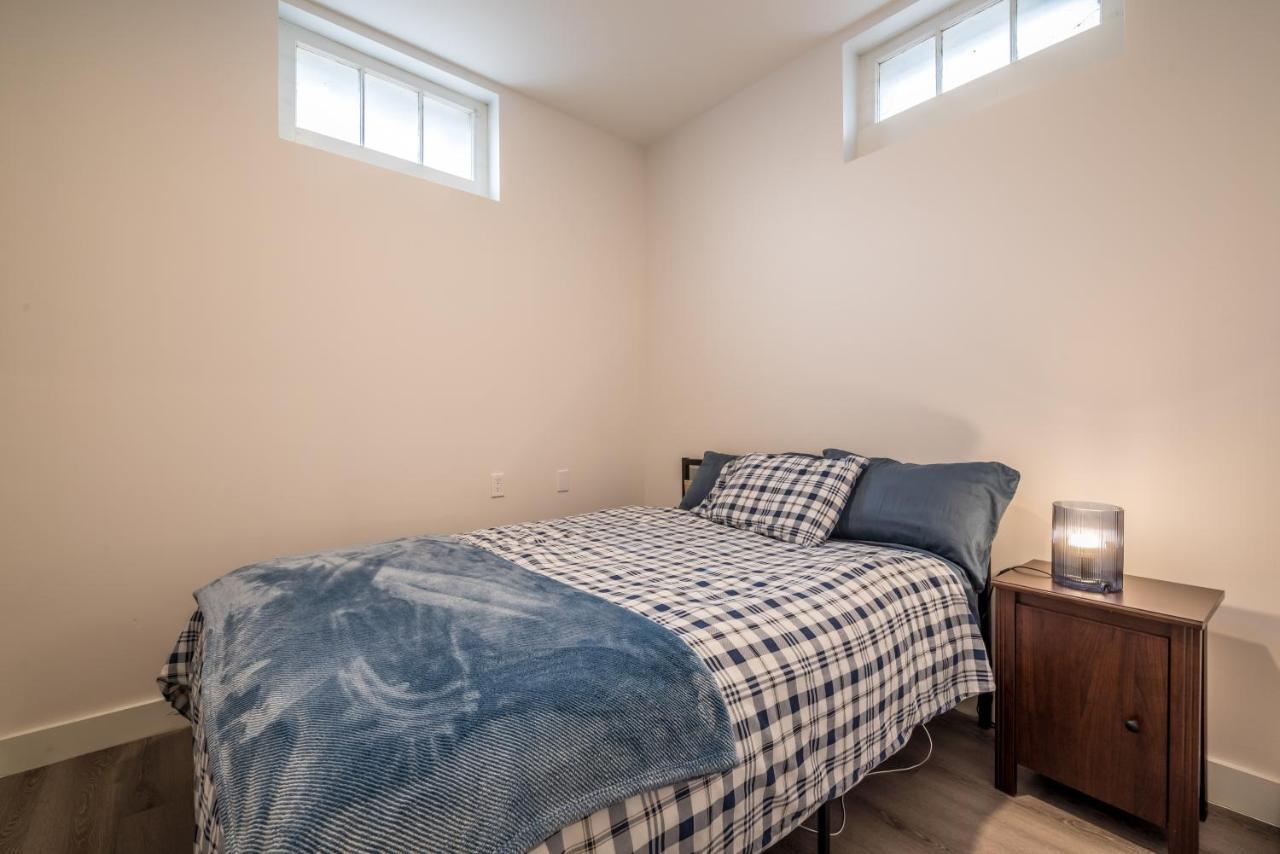 Spacious Newly Renovated 1 Bedroom Apartment *