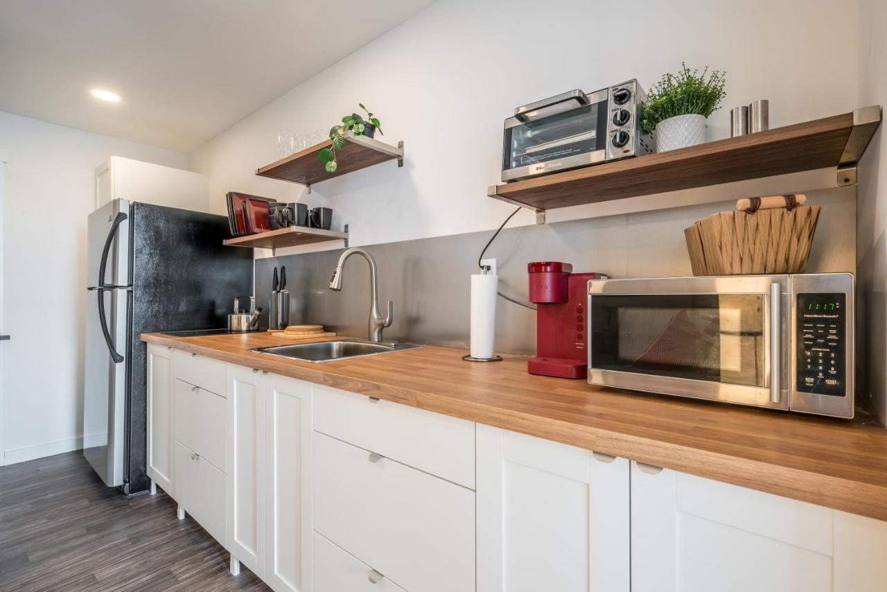 Modern Contemporary 2 Bedroom Apartment *