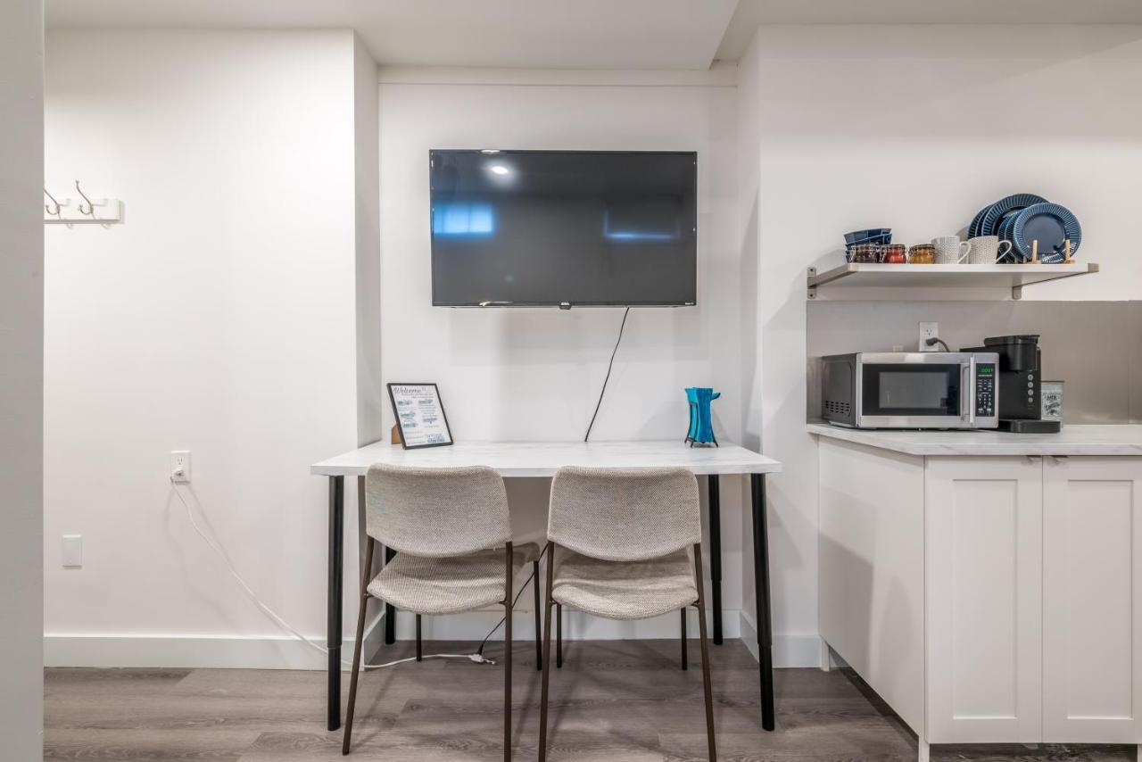 Apartment Spacious Newly Renovated 1 Bedroom *