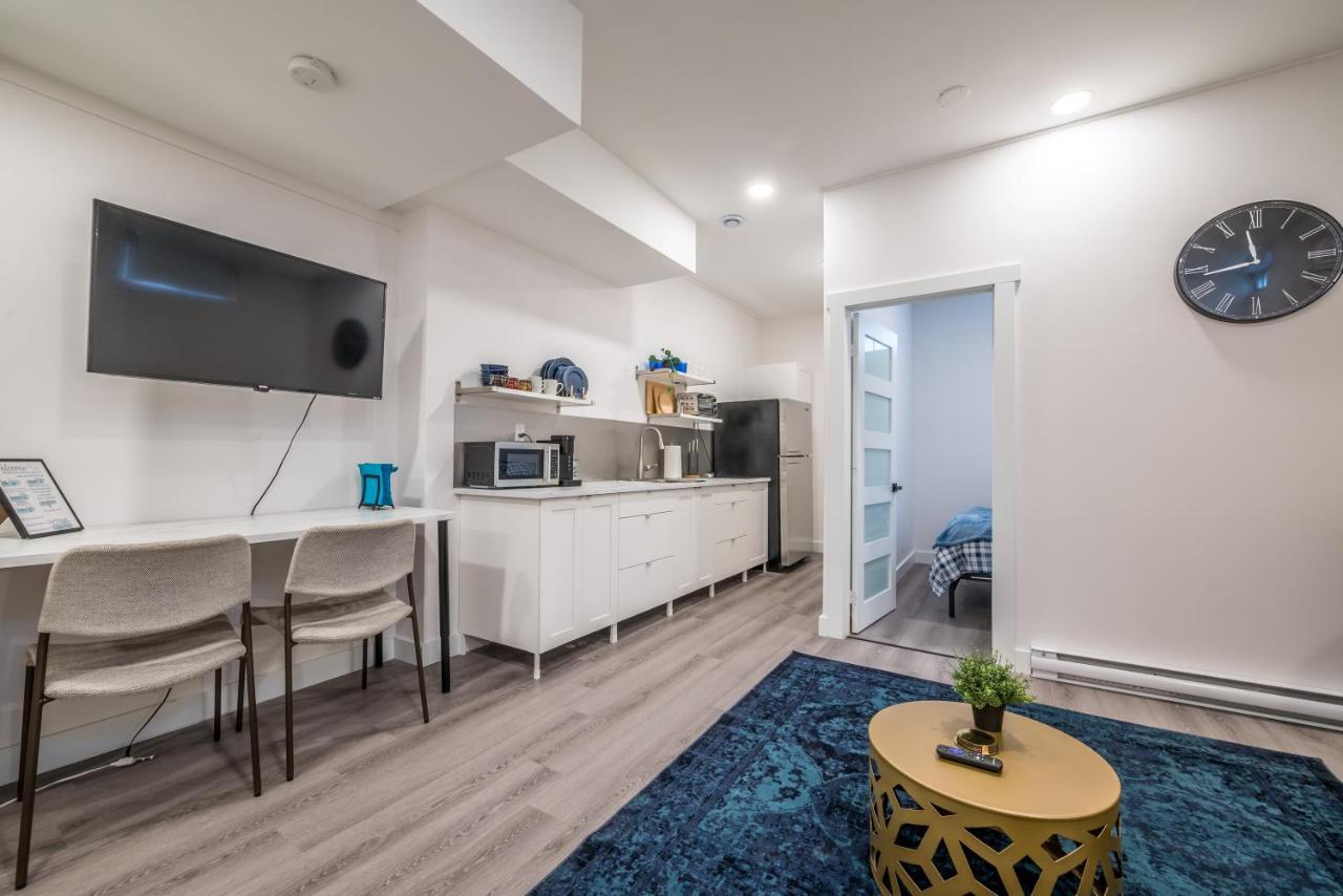 Spacious Newly Renovated 1 Bedroom *