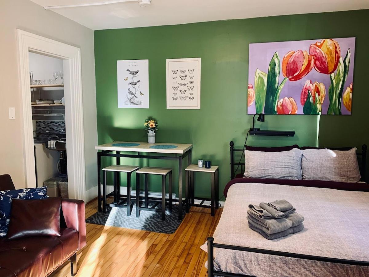 255 Comfy Studio, Location, Parking Apartment *