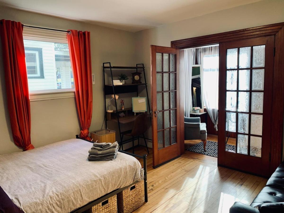 255 Comfy Studio, Location, Parking Halifax
