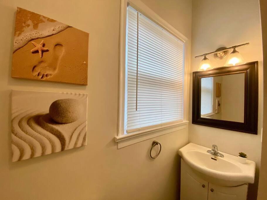 244 Downtown Studio W Patio Apartment *