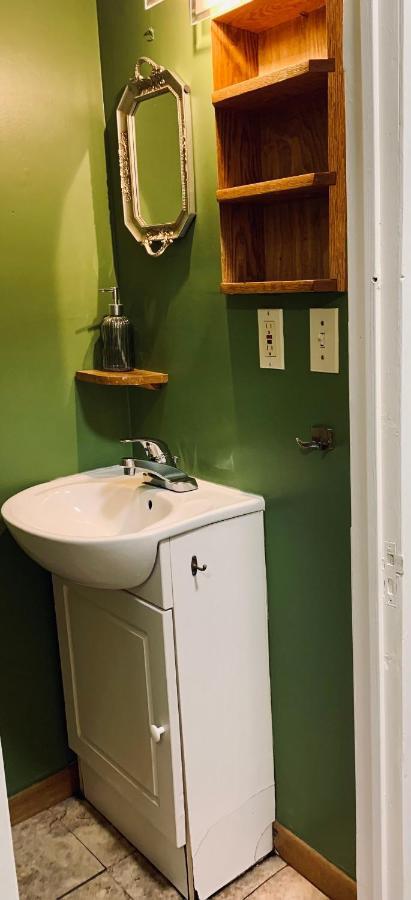 Apartment 255 Comfy Studio, Location, Parking Halifax