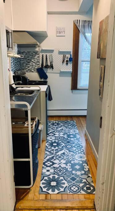 246 Lovely Work From Ready Apt In Halifax