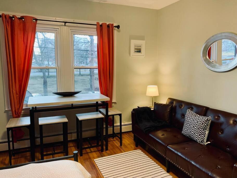246 Lovely Work From Ready Apt In Apartment Halifax