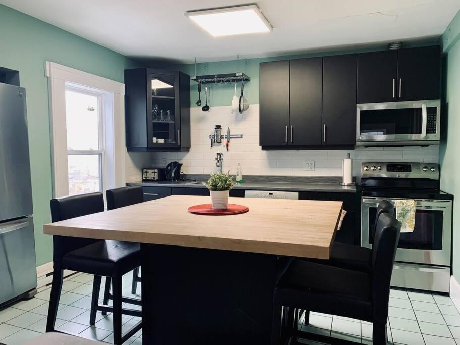 Holiday home Comfy Apt, Floor, Excellent Kitchen Halifax