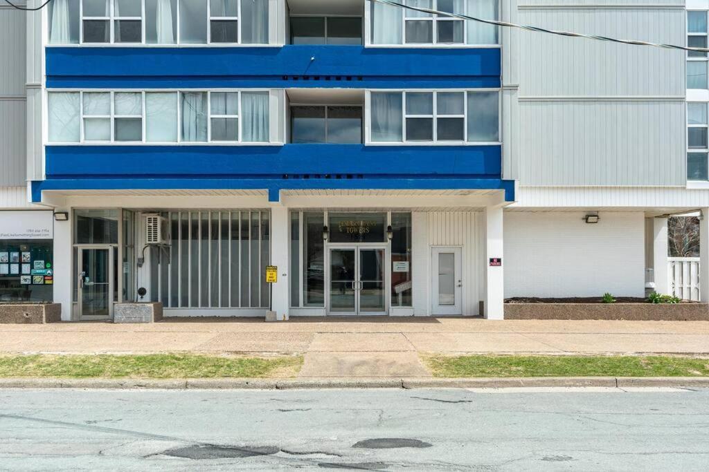 Bright & Spacious 2-bdrm #6a, Patio *