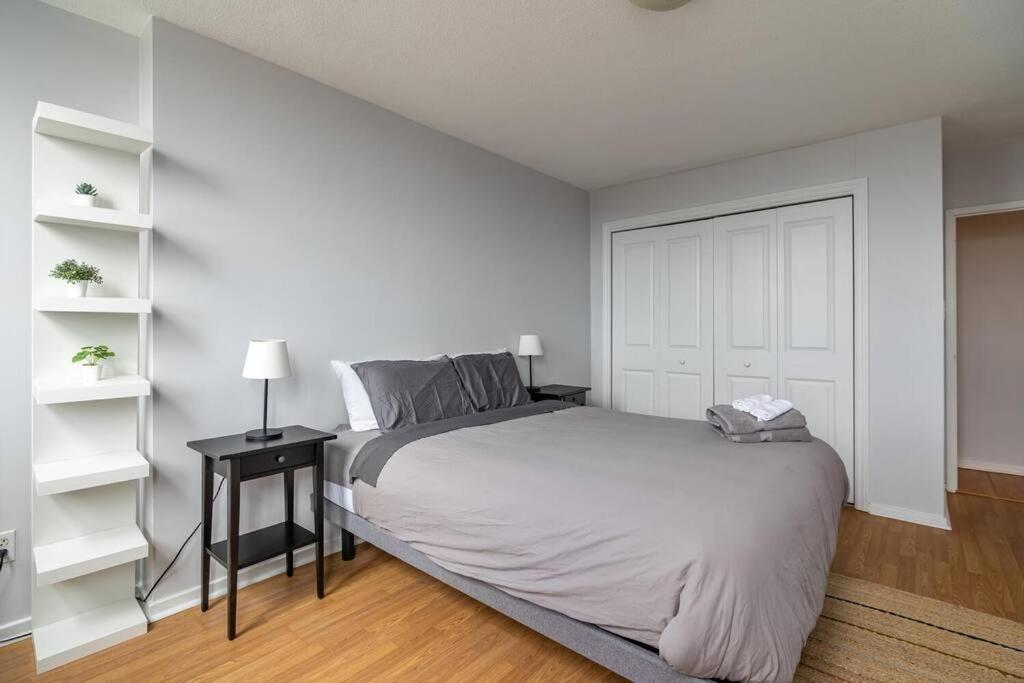 Bright & Spacious 2-bdrm #6a, Patio