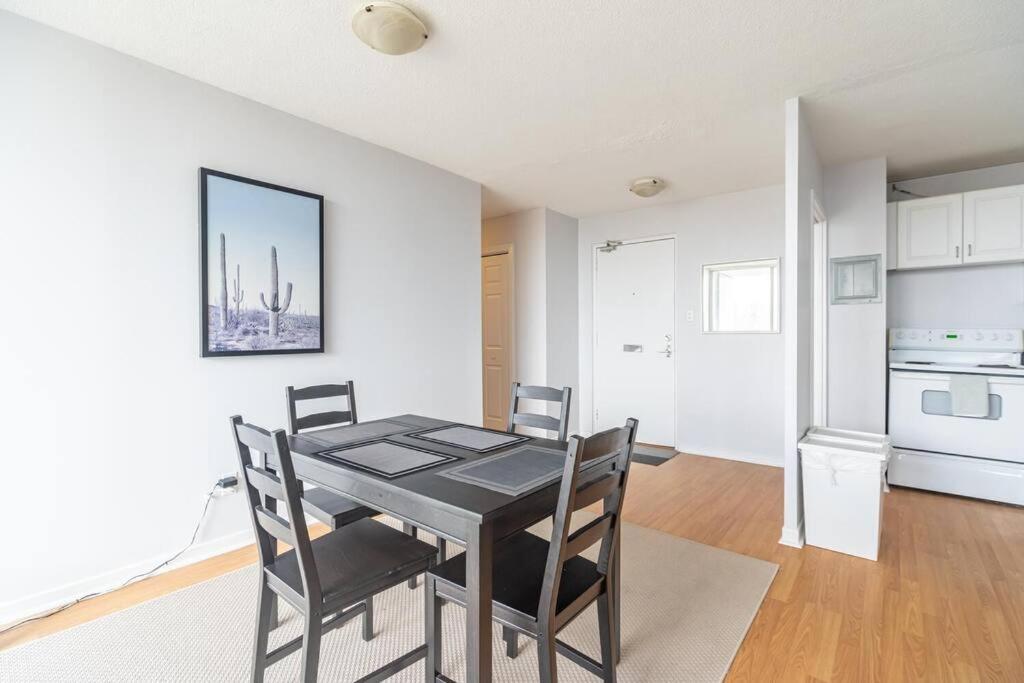 Bright & Spacious 2-bdrm #6a, Patio Apartment *
