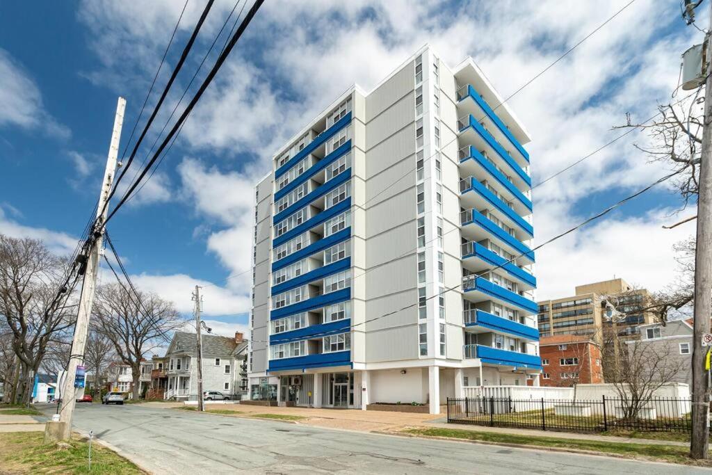 Apartment Bright & Spacious 2-bdrm #6a, Patio Halifax