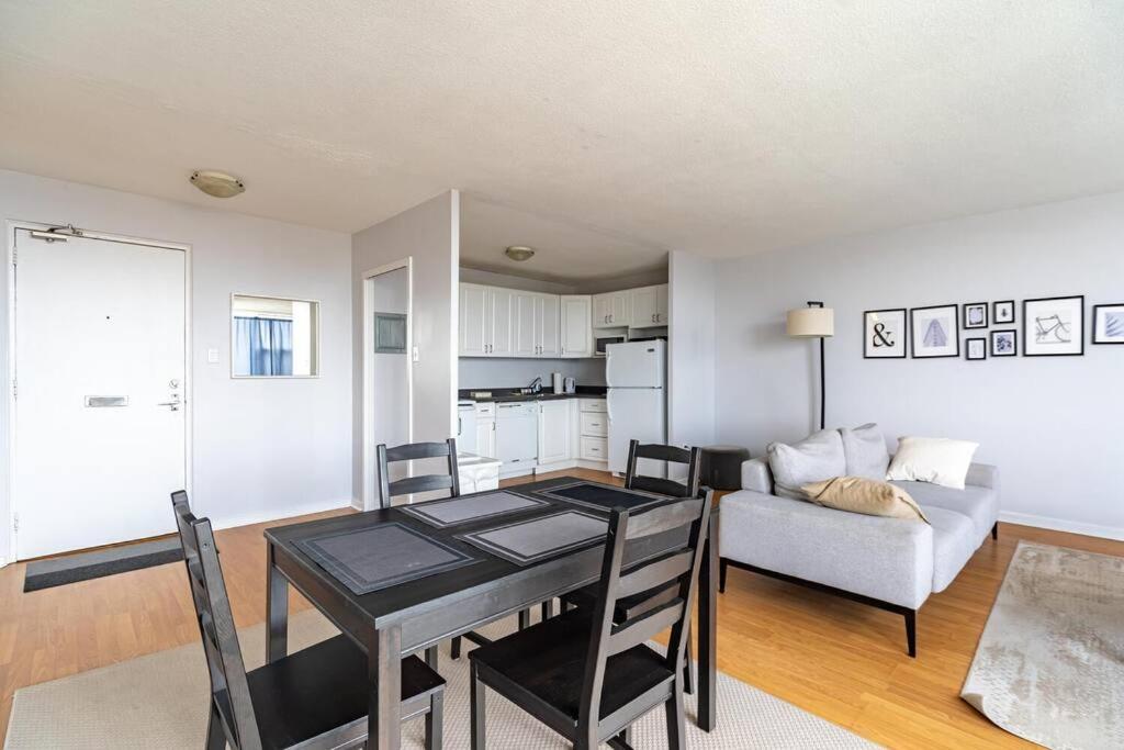 Bright & Spacious 2-bdrm #6a, Patio *