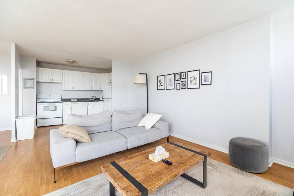 Bright & Spacious 2-bdrm #6a, Patio Apartment *