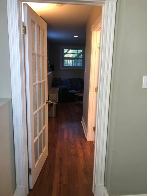 Modern 1br Centrally Located Apartment *