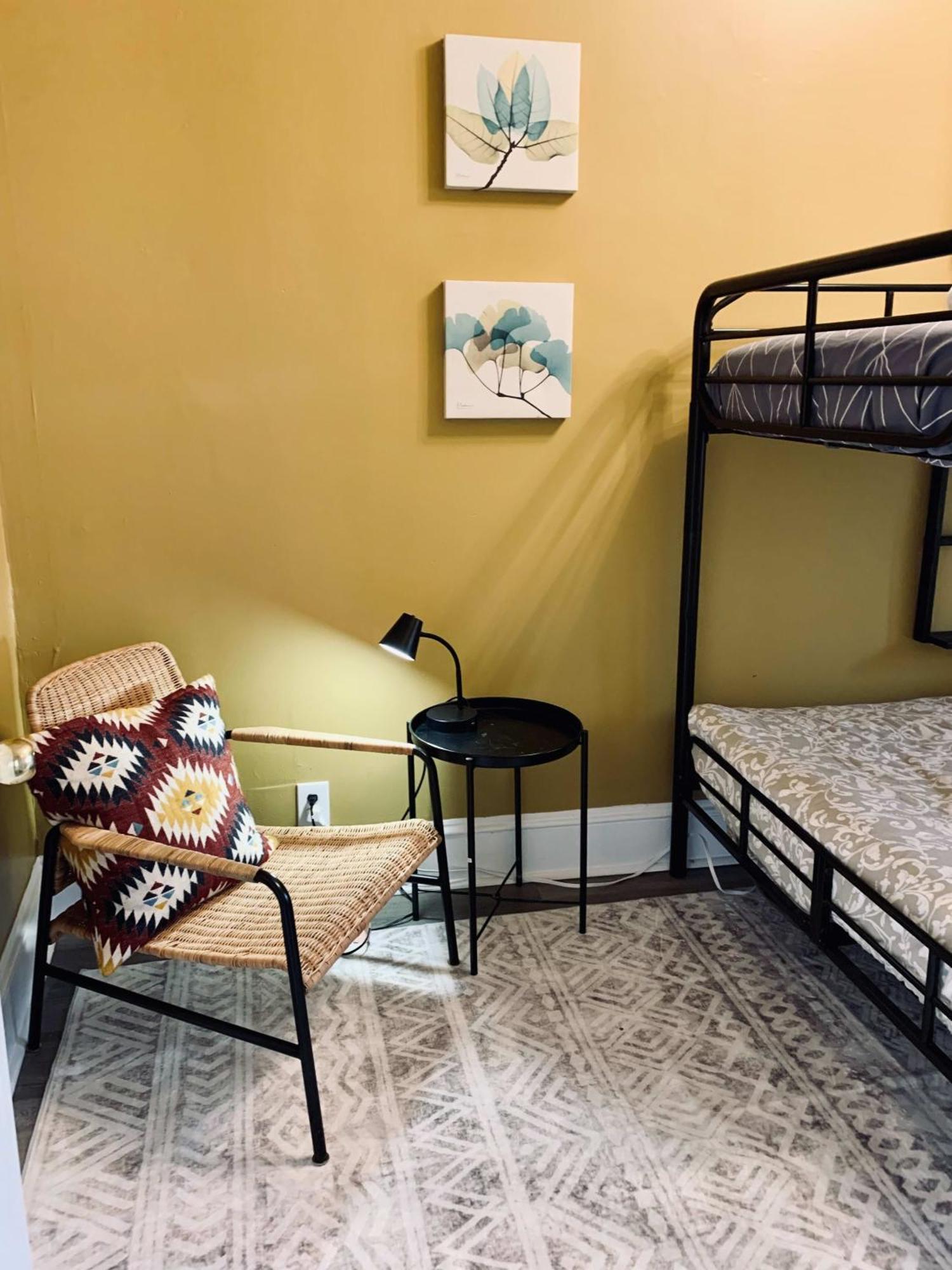 Apartment Stylish 2-bdrm Unit #3, Close To Downtown *