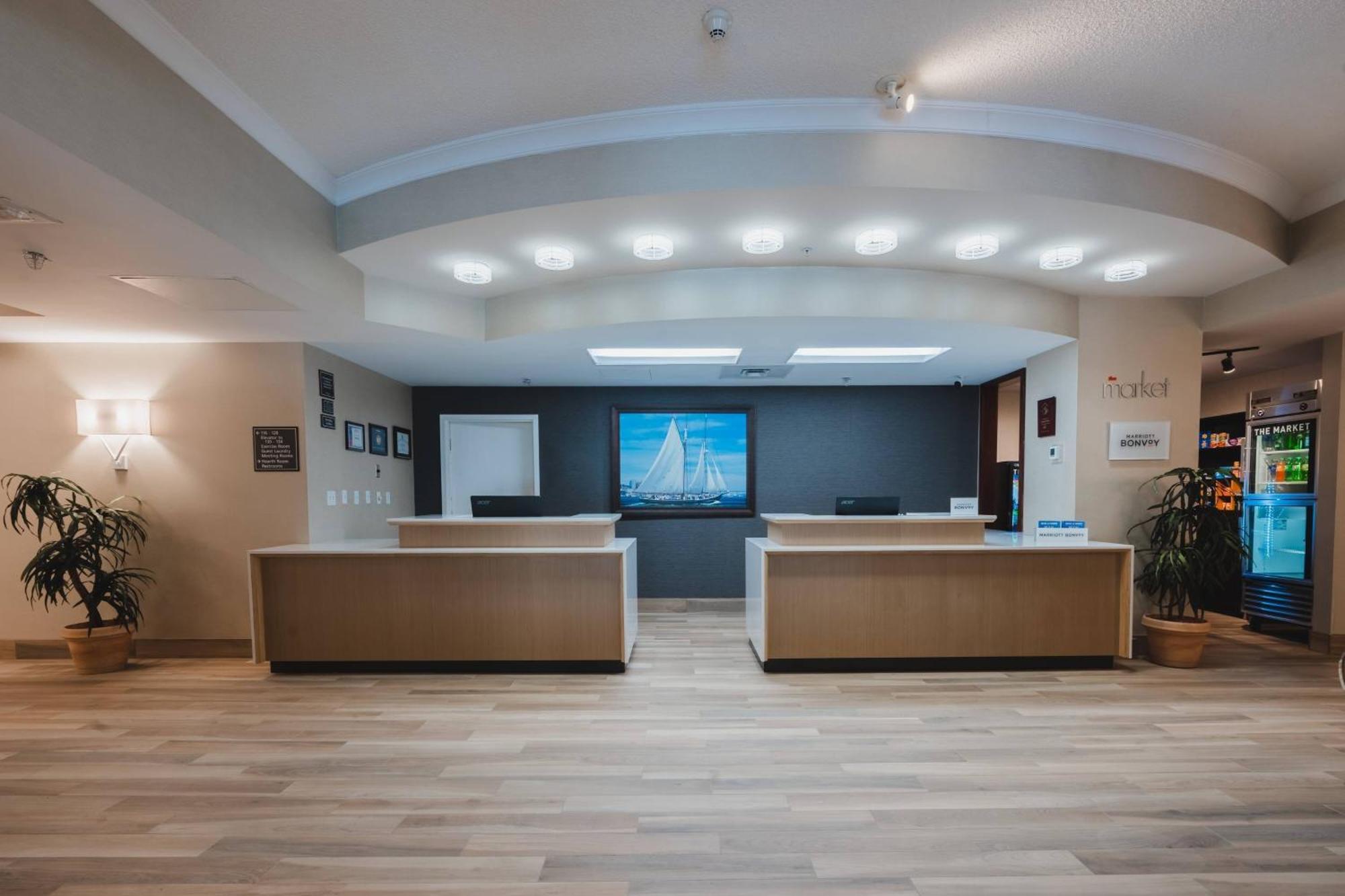 Hotel By Marriott Downtown 4*