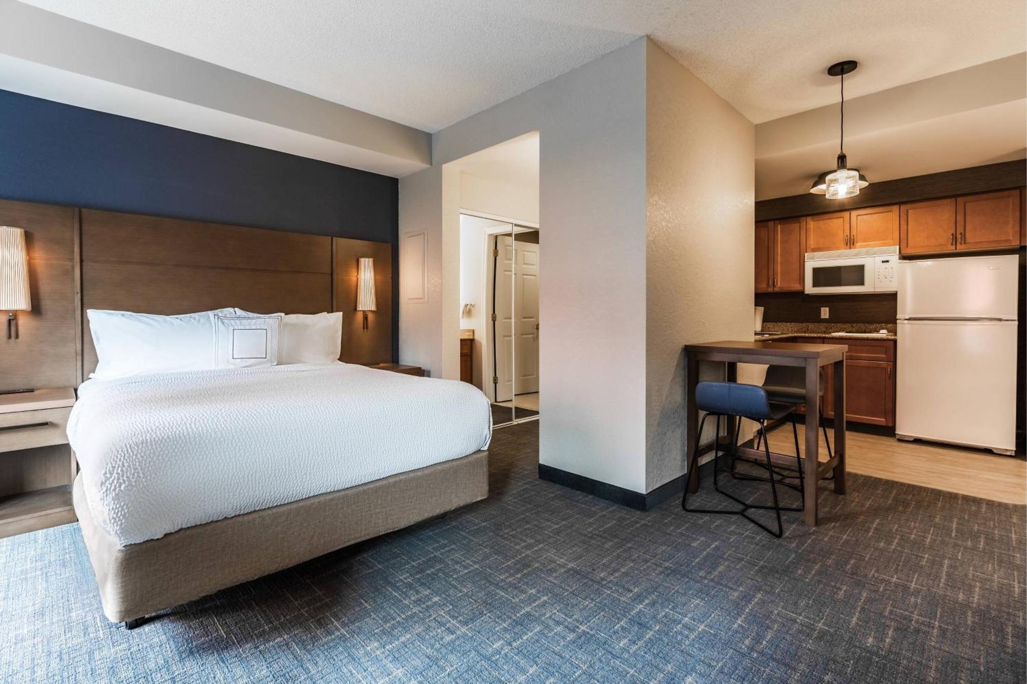 By Marriott Downtown Hotel Halifax