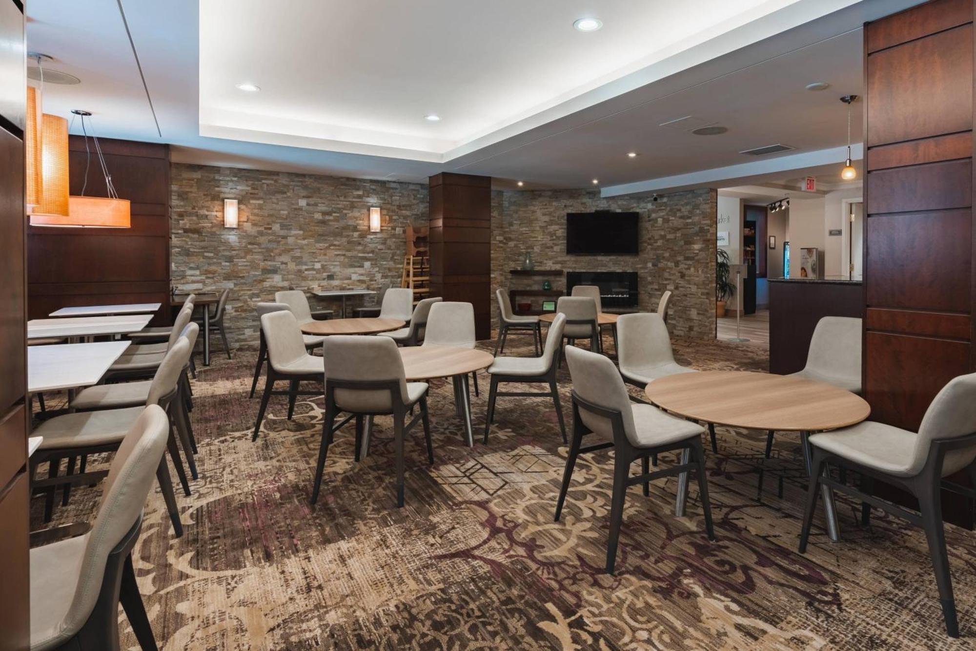 Hotel By Marriott Downtown 4*