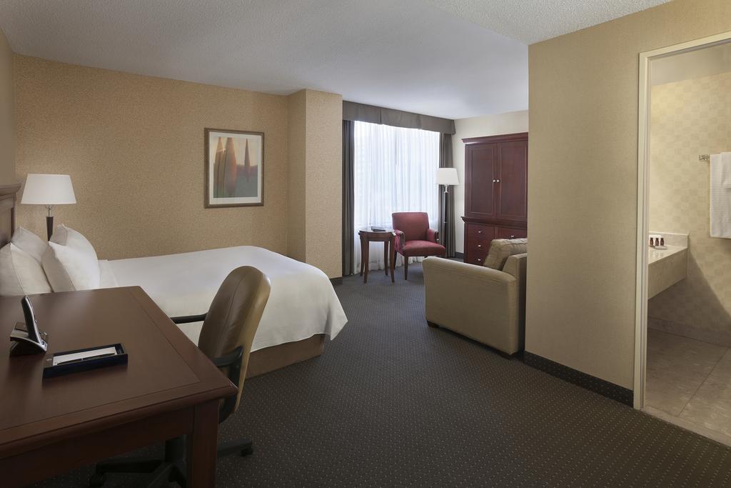 Hotel Halifax 4*