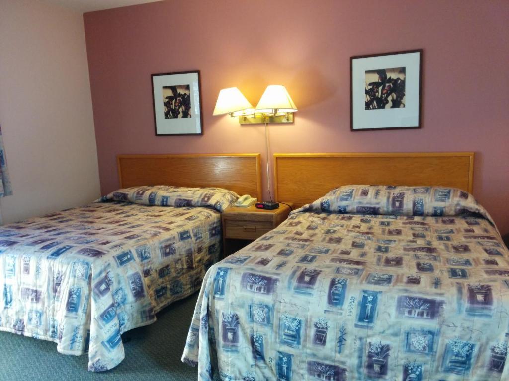 Esquire Motel *