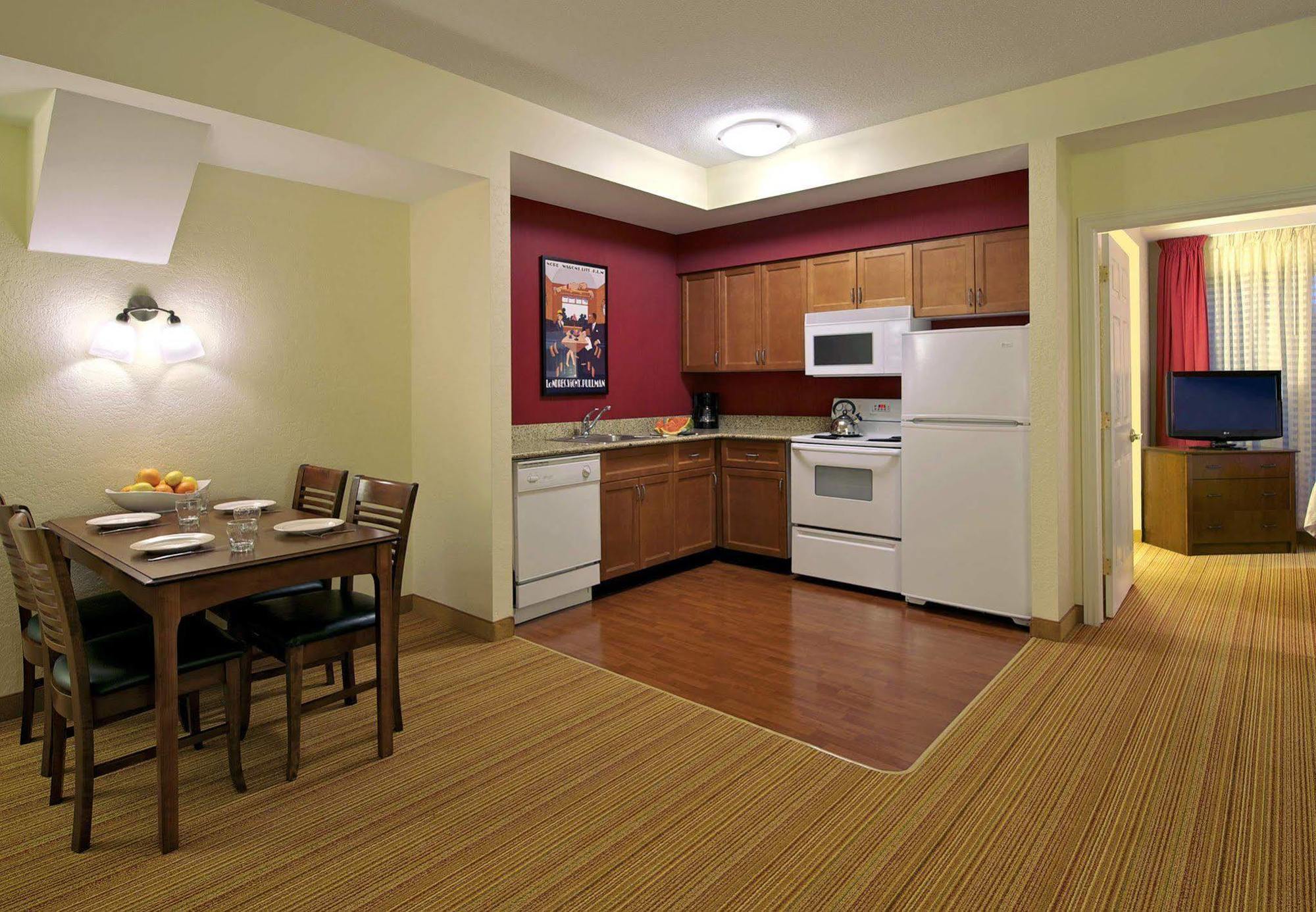 By Marriott Downtown 4*