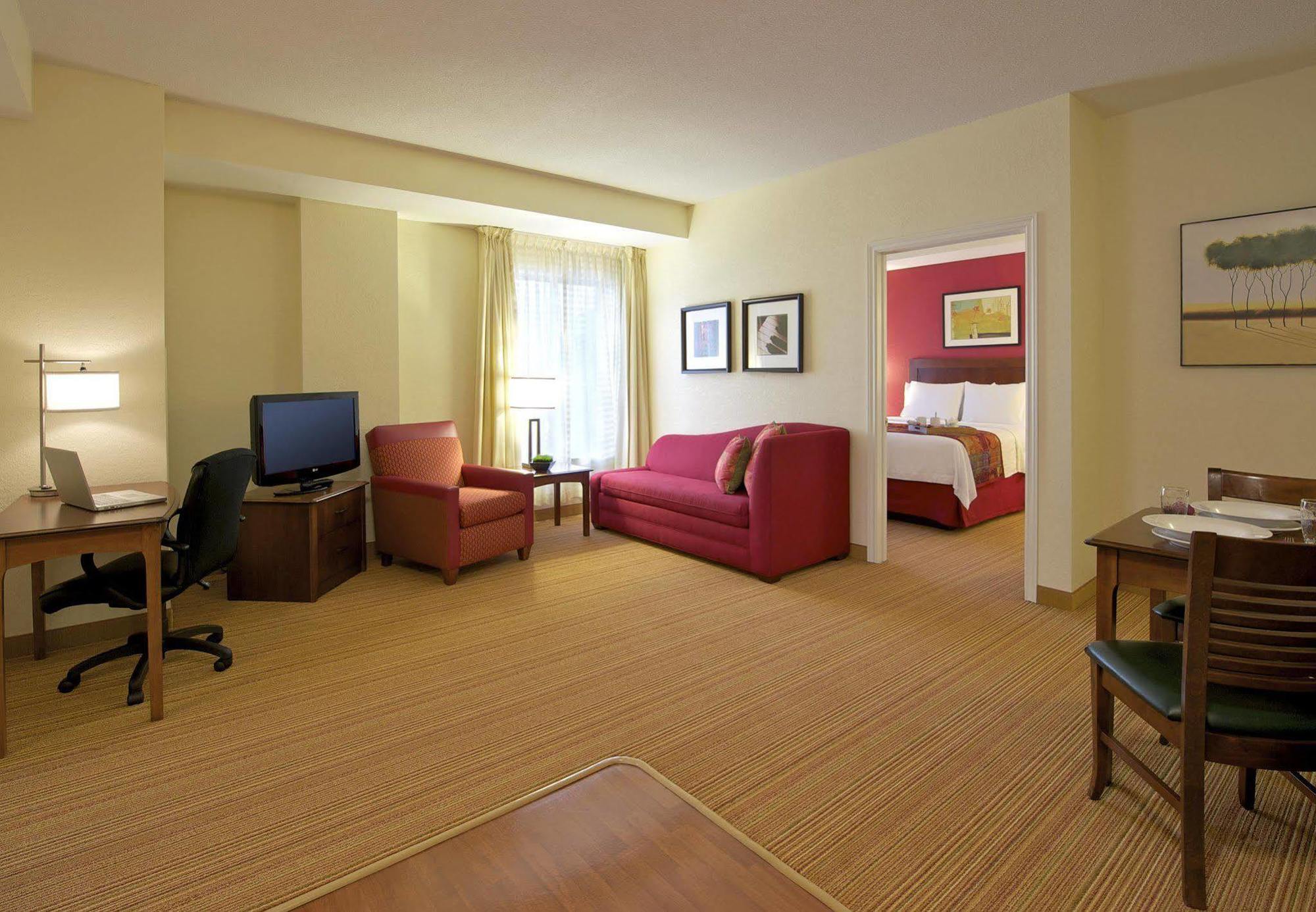 Hotel By Marriott Downtown 4*