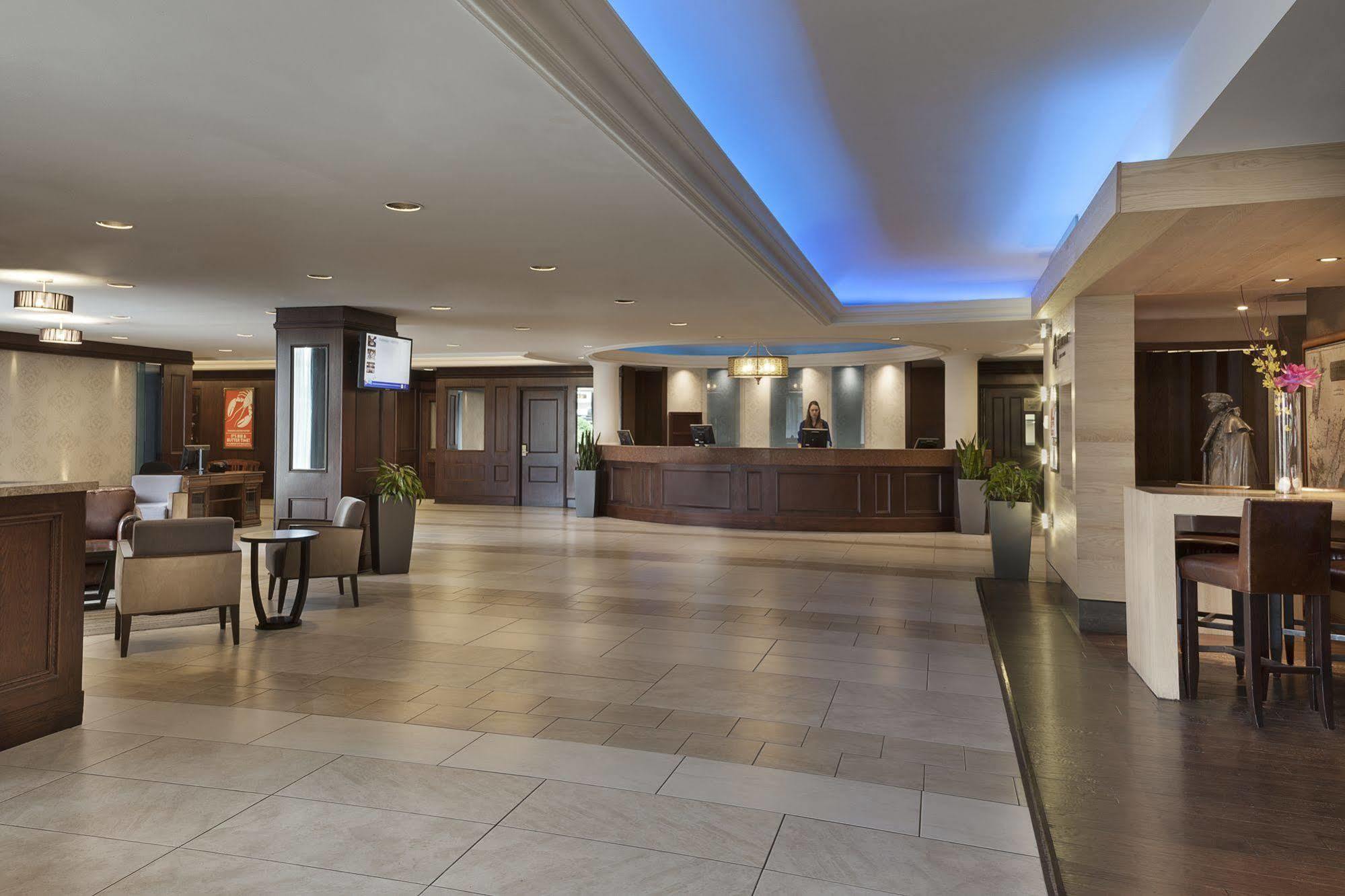 Hotel Halifax 4*