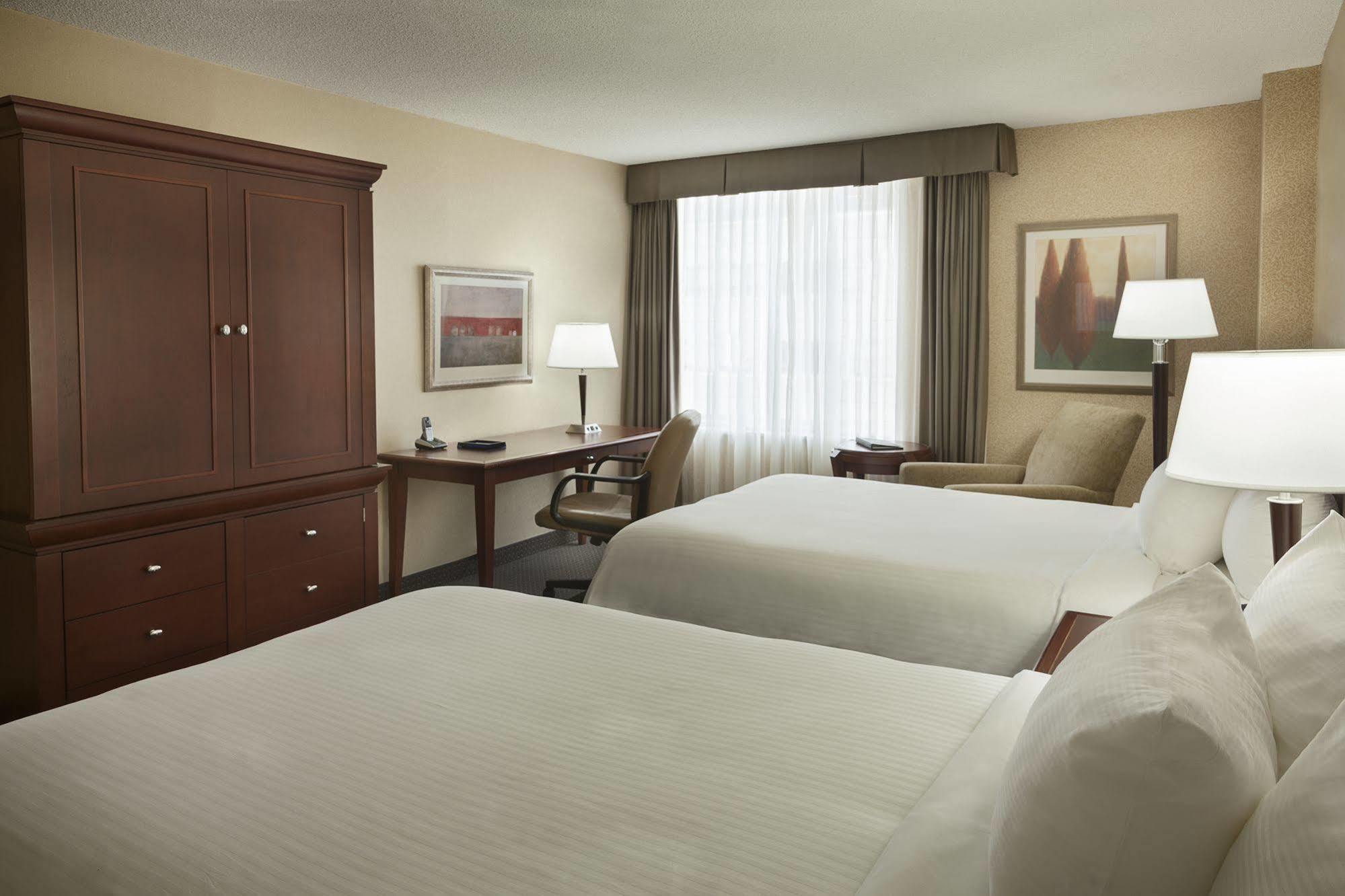Hotel Halifax Hotel 4*