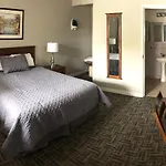 Bluenose Inn & Suites