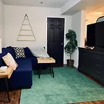 121 Spacious Suite , Free Parking