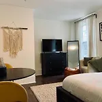 265 Pet-Friendly, Lovely Studio W Balcony