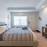 300 Zen Oasis-Studio #305, Ac