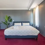 Old 300 Inviting Studio #402 With Ac