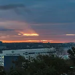 Luxury Bnb - Halifax Rooftop - The Sunrise Room