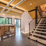 The Halifax Rooftop - Cozy Spa B&B