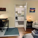 Cozy 2-Bdrm, Mid Floor, Backyard