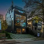 Luxury Bnb - Halifax Rooftop - The Sunrise Room