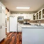 Private Bedroom And Bathroom In Dartmouth