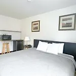 Commons Inn