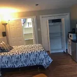 Modern 1Br Suite Centrally Located