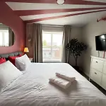Pink Sunrise Energetic Studio #7 At Ports On Portland, King Bed And Bold Decor
