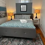 Inglis Heritage Cozy 2-Bedroom Near Waterfront & Dining, Unit D