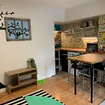 Vibrant And Funky Retreat On Fern Lane, Unit 1